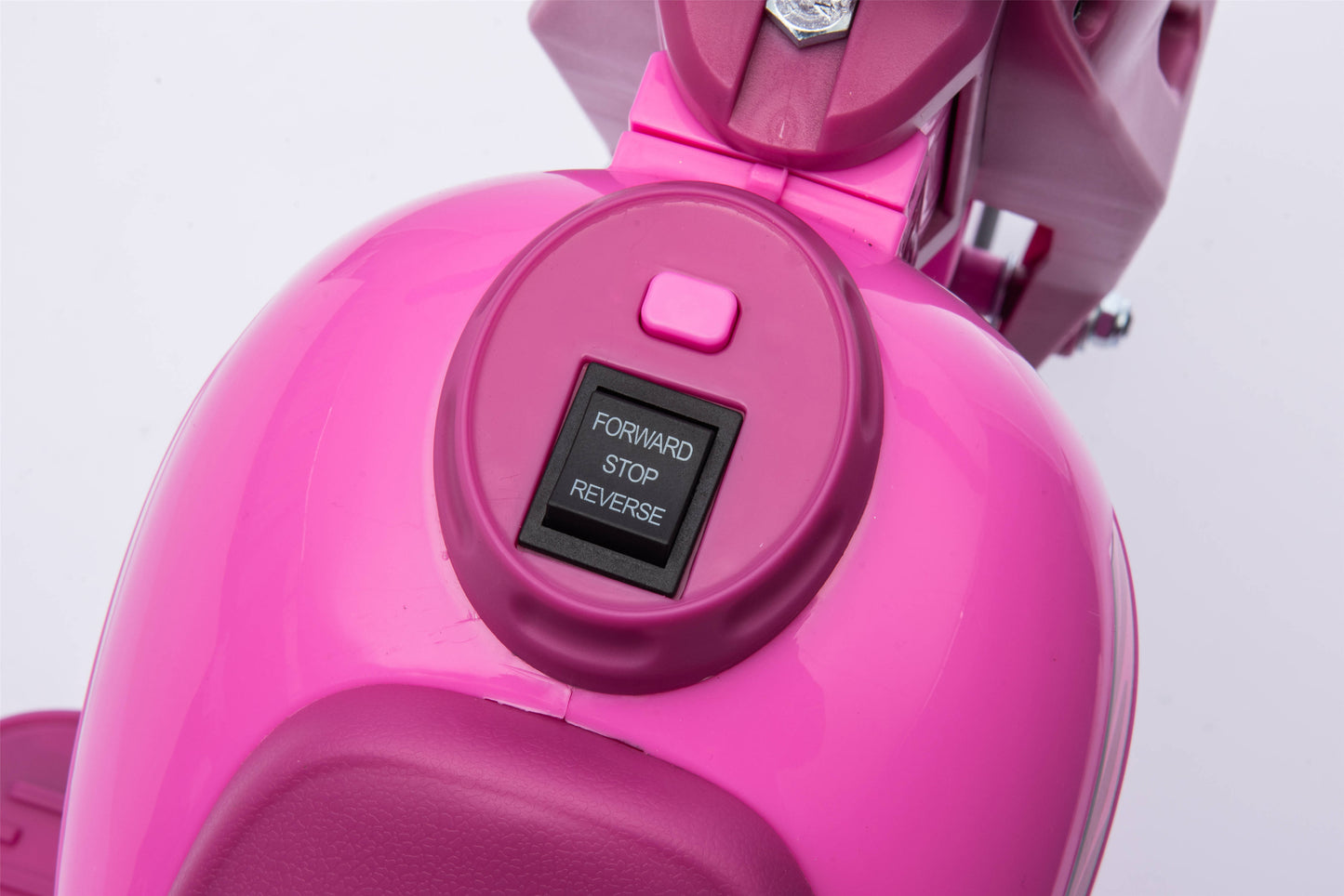 PINGÜE® Motocicleta Eléctrica Estilo Triciclo Rosa Barbie para Niños y Niñas | Batería 6V, Avance/Atrás, Ruedas Traseras Motorizadas | Segura y Divertida