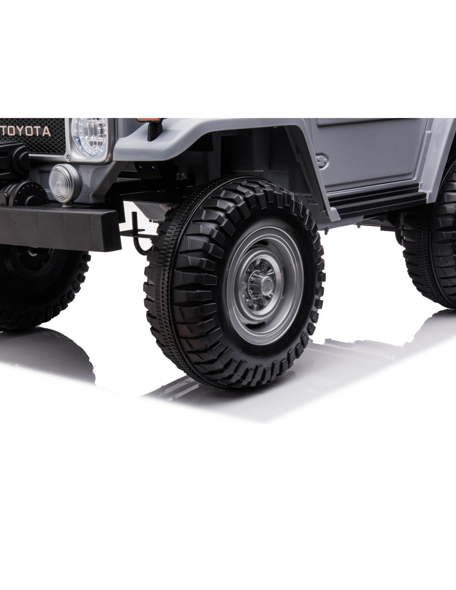 PINGÜE® Montable Eléctrico Niños Toyota® FJ-40 Land Cruiser® Licencia Oficial | Control Remoto 2.4 GHz, 24V, Luces LED, Música, Radio | 2 Motores |