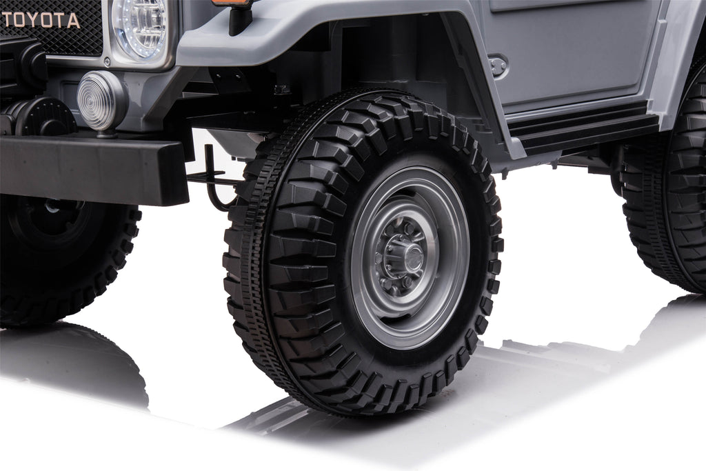 PINGÜE® Montable Eléctrico Toyota FJ-40 | Control Remoto 2.4 GHz | Batería 12V 7AH |8 Km/h | 2 Motores 550 |Luces LED, Música, Radio