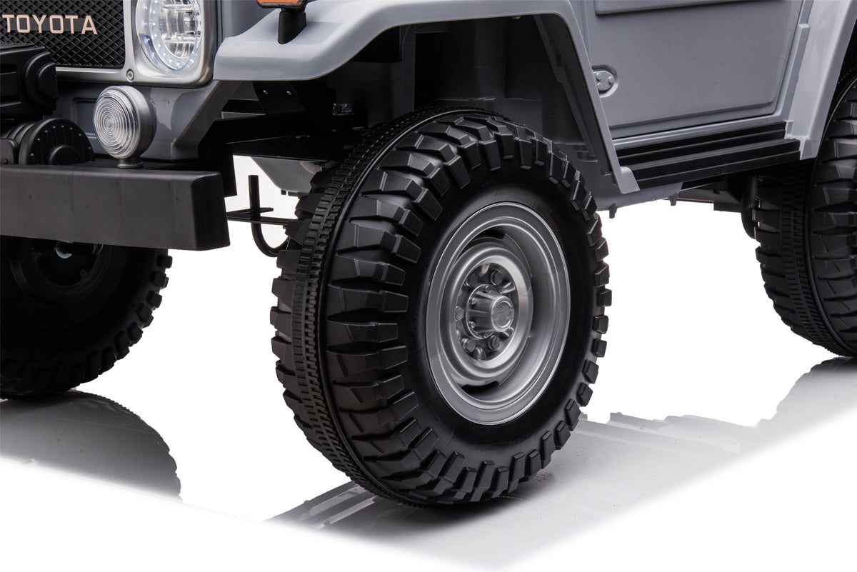 PINGÜE® Montable Eléctrico Toyota FJ-40 | Control Remoto 2.4 GHz | Batería 12V 7AH |8 Km/h | 2 Motores 550 |Luces LED, Música, Radio